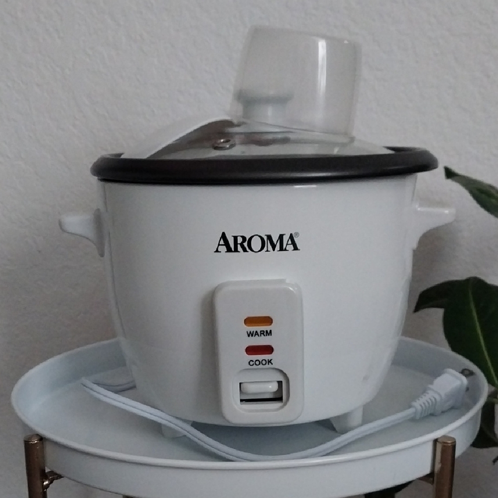 Aroma Home White Rice Cooker